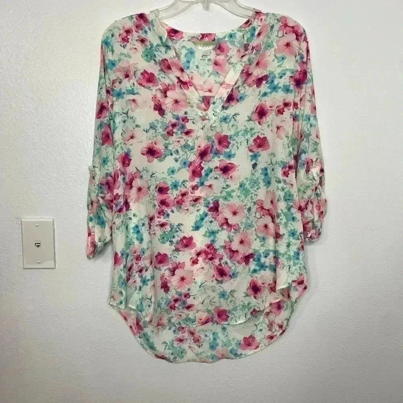 Decree Floral Tab Sleeve Top - Picture 2 of 7